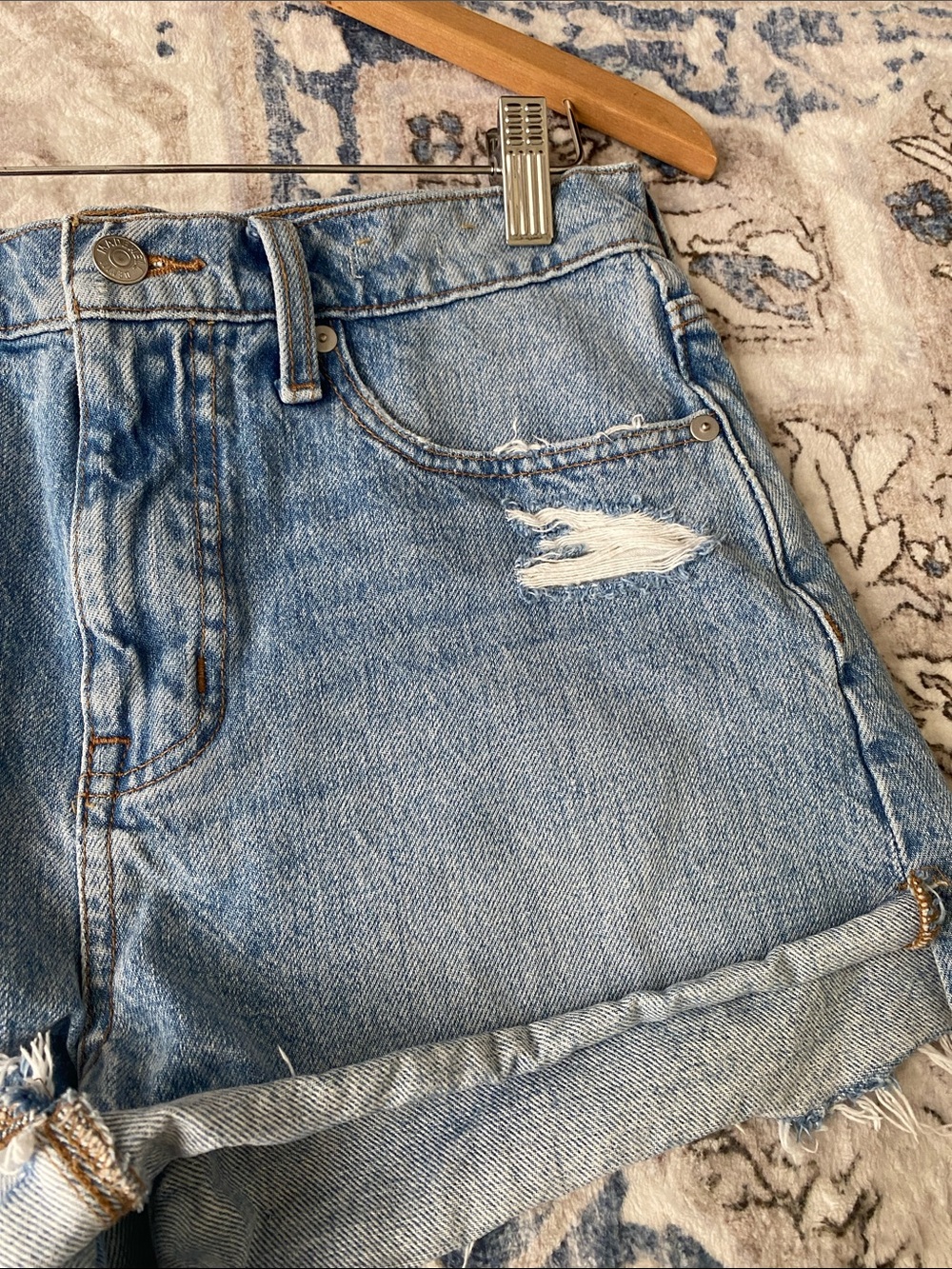 NWOT Madewell High Rise Relaxed Distressed Denim Shorts - Picture 4 of 9